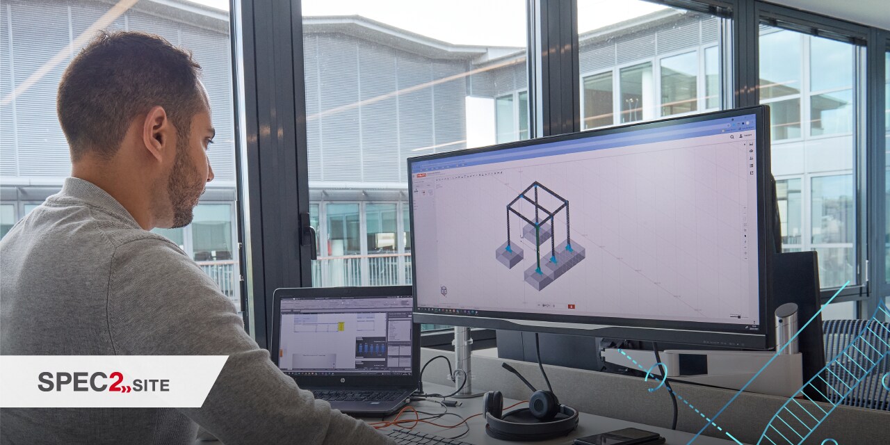 Inžinierius naudoja bazinių plokščių projektavimo programinę įrangą