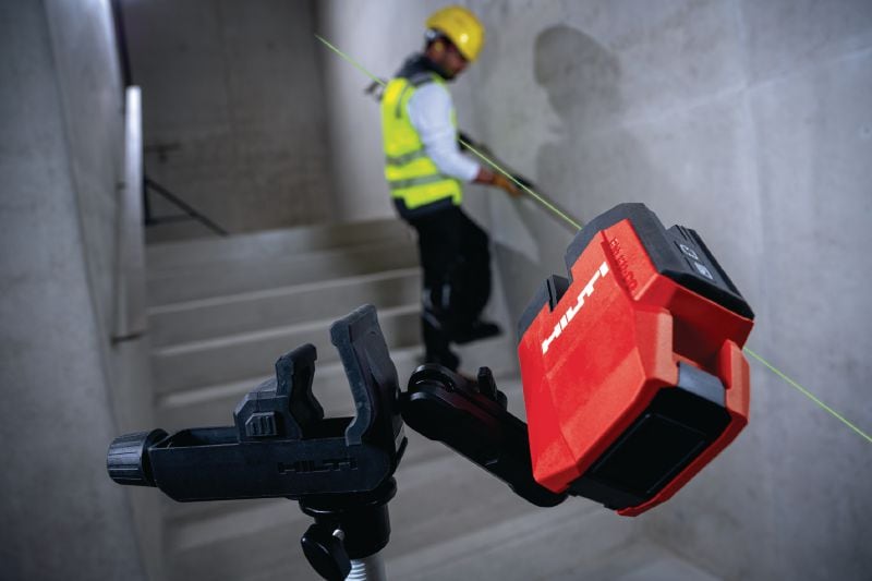 PM 20-CGE didelio tikslumo svambalas ir kryžminis linijinis lazeris Didelio tikslumo žalio spindulio kombinuotasis lazeris su 2 linijomis ir 4 taškais, skirtas vertikalumo nustatymo, niveliavimo, lygiavimo ir stačių kampų nustatymo darbams atlikti Aplikacijos 1
