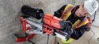 DD 250-CA deimantinis gręžtuvas Pažangus, patvarus deimantinis gręžimo įrankis su papildomu automatinio padavimo įrenginiu „Cut Assist“, skirtas labai mažoms ir didelėms 12–500 mm (1/2–20”) skersmens skylėms gręžti Aplikacijos 1