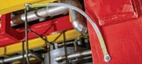 S-BT-ER HC įsukama smeigė Sriegiuota įsukama smeigė (nerūdijančiojo plieno, metrinio sriegio), skirta elektros jungtims ant plieno stipriai korozinėje aplinkoje, rekomenduojamas didžiausias prijungto kabelio skerspjūvis 120 mm² Aplikacijos 3