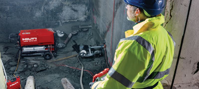 DSW 1510-CA trosinis pjūklas Elektrinis sieninis pjūklas (15 kW) – su automatine troso tempimo sistema, pjovimo automatinio valdymo funkcija bei belaidžiu distanciniu valdymu skirtas lengviau atlikti sunkius pjovimo darbus Aplikacijos 1