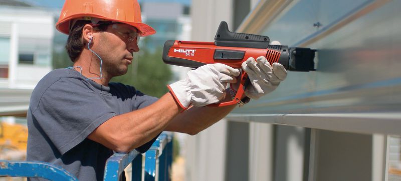 „Clean-Tec“ šoviniai 6.8/18 M10 (ilgi) „Clean-Tec“ 0,27 kalibro ilgio šoviniai juostoje, skirti viniakalėmis tvirtinti metalinius paklotus Aplikacijos 1