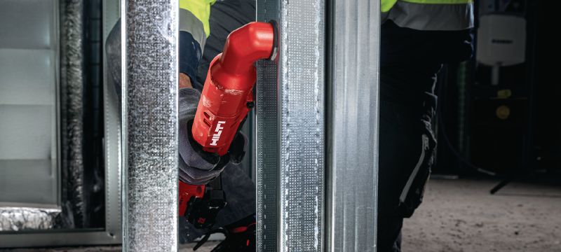 SID 4R-22 stataus kampo smūginis gręžtuvas–suktuvas Kompaktiškas akumuliatorinis stataus kampo smūginis gręžtuvas-suktuvas, skirtas darbams sunkiai pasiekiamose vietose Aplikacijos 1