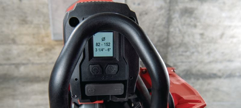 DD 250-CA deimantinis gręžtuvas Pažangus, patvarus deimantinis gręžimo įrankis su papildomu automatinio padavimo įrenginiu „Cut Assist“, skirtas labai mažoms ir didelėms 12–500 mm (1/2–20”) skersmens skylėms gręžti Aplikacijos 1