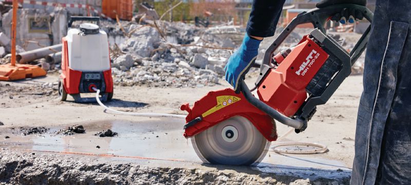 DSH 700-22 akumuliatorius pjūklas (užpakalinė rankena) Patvarus akumuliatorinis pjūklas su užpakaline rankena, skirtas betonui, metalui ir mūrui („Nuron“ akumuliatoriaus platforma) Aplikacijos 1