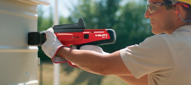 Metalinio pakloto tvirtinimo elementai X-ENP Pavienės vinys, skirtos metaliniam paklotui parakinėmis viniakalėmis tvirtinti prie plieninių konstrukcijų Aplikacijos 1