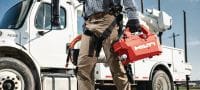 NUN 10K-22 akumuliatorinis hidraulinis siurblys 10 000 PSI (700 barų) belaidis hidraulinis siurblys, skirtas sunkiems pjovimo / apspaudimo darbams ir nuotoliniam požeminių ir šarvuotųjų kabelių pjovimui („Nuron“ akumuliatorius) - Distancinis valdymas įtrauktas Aplikacijos 4