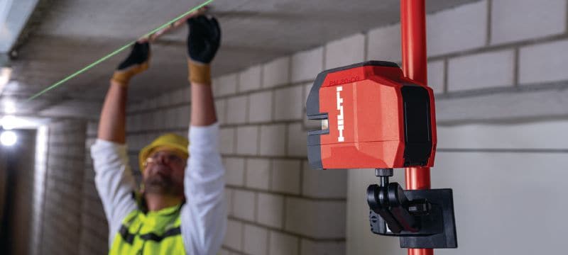 PM 20-CGE didelio tikslumo svambalas ir kryžminis linijinis lazeris Didelio tikslumo žalio spindulio kombinuotasis lazeris su 2 linijomis ir 4 taškais, skirtas vertikalumo nustatymo, niveliavimo, lygiavimo ir stačių kampų nustatymo darbams atlikti Aplikacijos 1