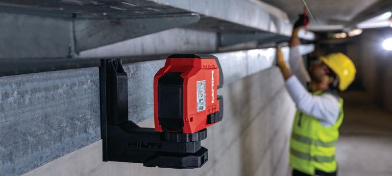 PM 20-CGE didelio tikslumo svambalas ir kryžminis linijinis lazeris Didelio tikslumo žalio spindulio kombinuotasis lazeris su 2 linijomis ir 4 taškais, skirtas vertikalumo nustatymo, niveliavimo, lygiavimo ir stačių kampų nustatymo darbams atlikti Aplikacijos 1