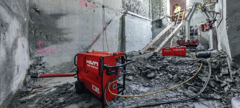 DSW 1510-CA trosinis pjūklas Elektrinis sieninis pjūklas (15 kW) – su automatine troso tempimo sistema, pjovimo automatinio valdymo funkcija bei belaidžiu distanciniu valdymu skirtas lengviau atlikti sunkius pjovimo darbus Aplikacijos 1