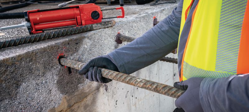 Cheminis inkaras HIT-HY 200-A V3 Geriausių eksploatacinių savybių švirkščiamasis skiedinys – greitai stingstantis cheminis inkaras, patvirtintas naudoti inkaruojant konstrukcines pagrindo plokštes ir armatūros jungtis, montuojamas betonui sustingus, prie betono Aplikacijos 1