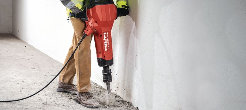 TE-H SM smailieji kaltai Smailiojo kalto galvutės betonui ir mūrui smulkinti / skaldyti naudojant trečios kartos TE 3000 arba H28 griovimo įrankius su apspaudu. Aplikacijos 1