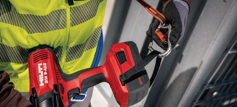SIW 9-A22 3/4'' akumuliatorinis smūginis veržliaraktis Aukščiausios klasės 22 V aukšto veržimo momento smūginis veržliaraktis, turintis 3/4 tvirtinimo antgalį su kiauryme, skirtas sukti varžtus ir inkarus Aplikacijos 1