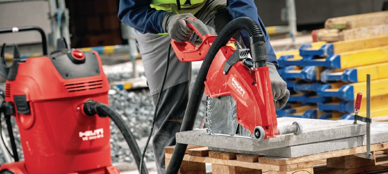 DCH 300-X elektrinis pjoviklis Sausojo ir šlapiojo tipo elektrinis rankose laikomas deimantinis pjovimo įrankis, kuriuo galima pjauti iki 120 mm gylio, naudojant 305 mm diskus Aplikacijos 1