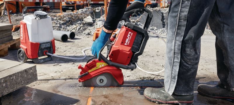 DSH 700-22 akumuliatorius pjūklas (užpakalinė rankena) Patvarus akumuliatorinis pjūklas su užpakaline rankena, skirtas betonui, metalui ir mūrui („Nuron“ akumuliatoriaus platforma) Aplikacijos 1