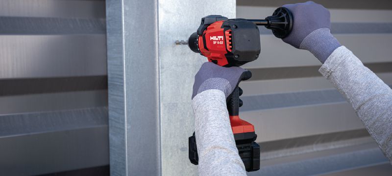 SF 6-22 akumuliatorinis gręžtuvas / suktuvas Galios klasės gręžtuvas / suktuvas su aktyvia sukimo momento kontrole ir pažangia ergonomika universaliam gręžimui ir sukimui į medieną ir metalą („Nuron“ akumuliatoriaus platforma) Aplikacijos 1
