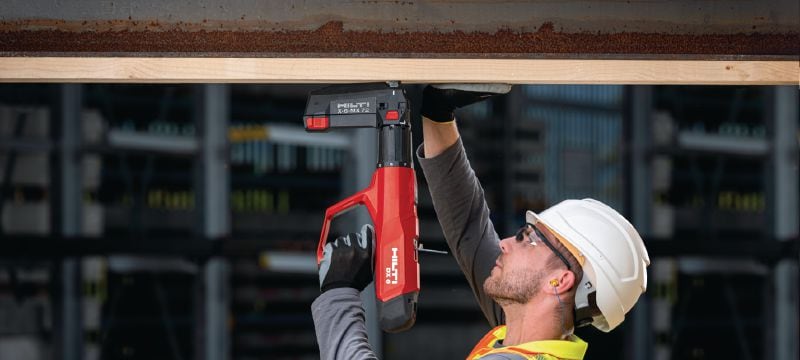 Vinys plienui / betonui X-U MX (ritėje) Aukštos kokybės eksploatacinių savybių vinis juostoje, skirta tvirtinti prie betono ir plieno naudojant parakinius įrankius Aplikacijos 1