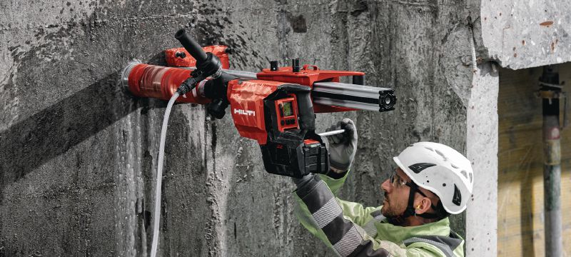 DD 150-U-22 belaidis deimantinis grąžtas Akumuliatorinis deimantinio gręžimo mašina, skirta gręžti 52–162 mm (2–6-3/8) betono arba iki 252 mm (10 col.) mūro sluoksniuose („Nuron“ akumuliatorius). Aplikacijos 1