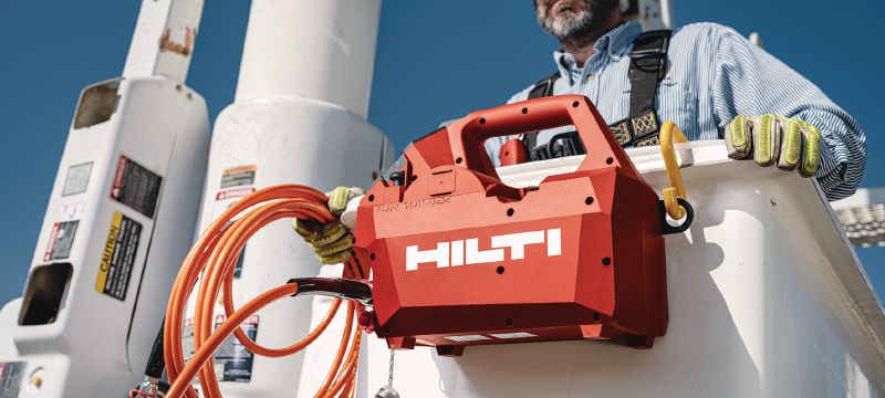 NUN 10K-22 akumuliatorinis hidraulinis siurblys 10 000 PSI (700 barų) belaidis hidraulinis siurblys, skirtas sunkiems pjovimo / apspaudimo darbams ir nuotoliniam požeminių ir šarvuotųjų kabelių pjovimui („Nuron“ akumuliatorius) - Distancinis valdymas įtrauktas Aplikacijos 1