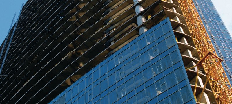 HAC-V-T EDGE C viršutinės plokštės armatūros kanalas kampams Galimi pasirinkitinių dydžių ir ilgių dantyti įbetonuojamieji inkariniai bėgeliai, skirti montuoti ant plokščių, tinkančių trimatėms apkrovoms Aplikacijos 1