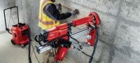 DD 250-CA deimantinis gręžtuvas Pažangus, patvarus deimantinis gręžimo įrankis su papildomu automatinio padavimo įrenginiu „Cut Assist“, skirtas labai mažoms ir didelėms 12–500 mm (1/2–20”) skersmens skylėms gręžti Aplikacijos 3