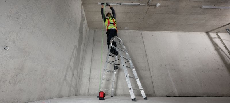 PM 2-PG žalias svambalo lazeris Žalias taškinis lazeris su 2 aiškiai matomais taškais, skirtas nustatyti vertikalumą ir suvesti vertikalius kampus Aplikacijos 1