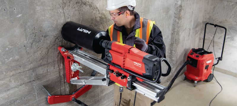 DD 250-CA deimantinis gręžtuvas Pažangus, patvarus deimantinis gręžimo įrankis su papildomu automatinio padavimo įrenginiu „Cut Assist“, skirtas labai mažoms ir didelėms 12–500 mm (1/2–20”) skersmens skylėms gręžti Aplikacijos 1