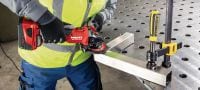 AG 4S-A22 akumuliatorinis kampinis šlifuoklis 22 V akumuliatorinis kampinis šlifuoklis (bešepetėlis), skirtas kasdien pjauti ir šlifuoti iki 125 mm diskais Aplikacijos 1