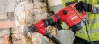 TE 500-AVR SDS-Max skaldos plaktukas Universalus „SDS Max“ (TE-Y) kirstuvas, skirtas nesunkiems kalimo darbams betone arba mūre, su antivibracine sistema (AVR) Aplikacijos 1