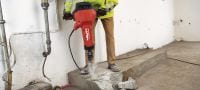 TE-H SM smailieji kaltai Smailiojo kalto galvutės betonui ir mūrui smulkinti / skaldyti naudojant trečios kartos TE 3000 arba H28 griovimo įrankius su apspaudu. Aplikacijos 1