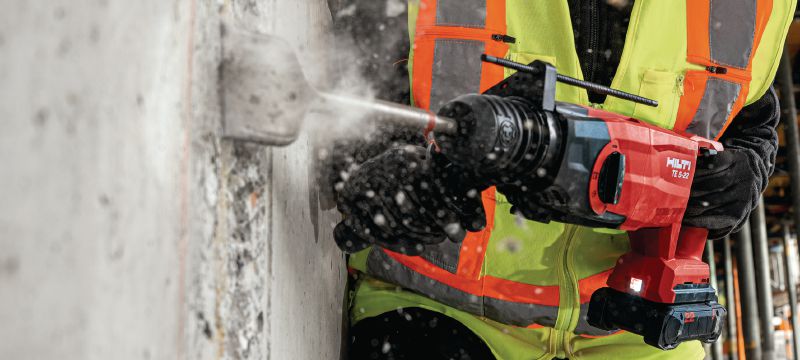 TE 5-22 akumuliatorinis perforatorius Galingas „SDS Plus“ perforatorius ilgu korpusu ir kastuvo rankena idealiai tinka naudoti gręžiant žemyn („Nuron“ akumuliatoriaus platforma) Aplikacijos 1