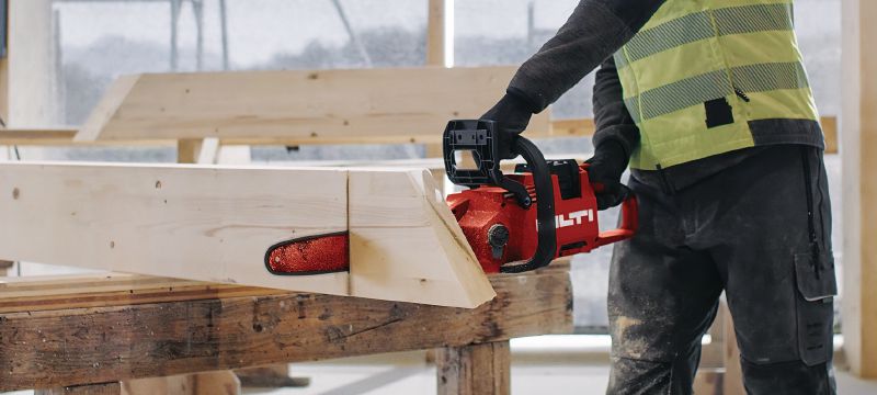 SCN 60-22 akumuliatorinis grandininis pjūklas 16 col | 40 cm akumuliatorinis grandininis pjūklas, skirtas medienos griovimui ir medinių sijų, CLT bei medienos pjovimui („Nuron“ akumuliatorius) Aplikacijos 1